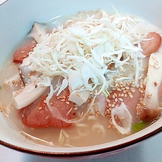 焼豚とエリンギとキャベツの豚骨ラーメン